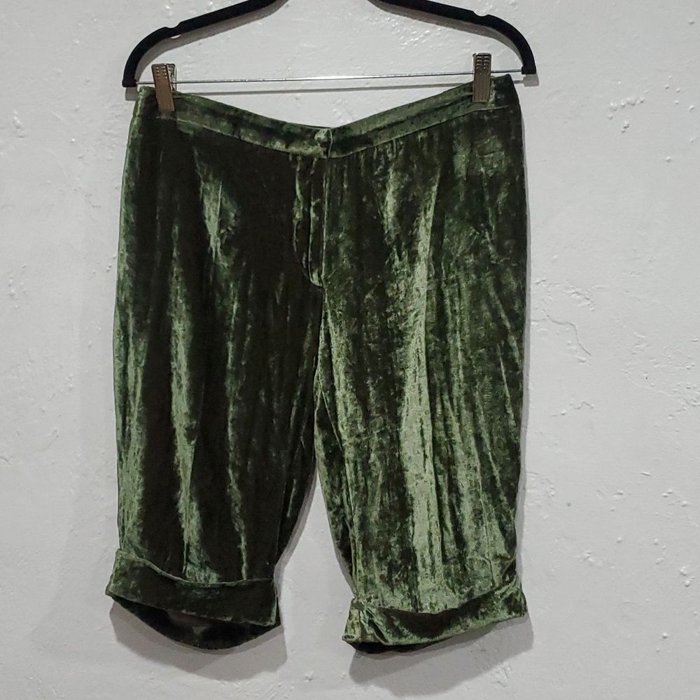Gianfranco Ferré Olive Green Velvet Knee-Length Bermudas